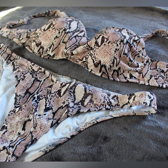 Shade & Shore Other - Cute snake print bikini
